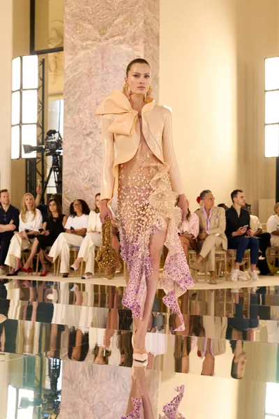 Look 19